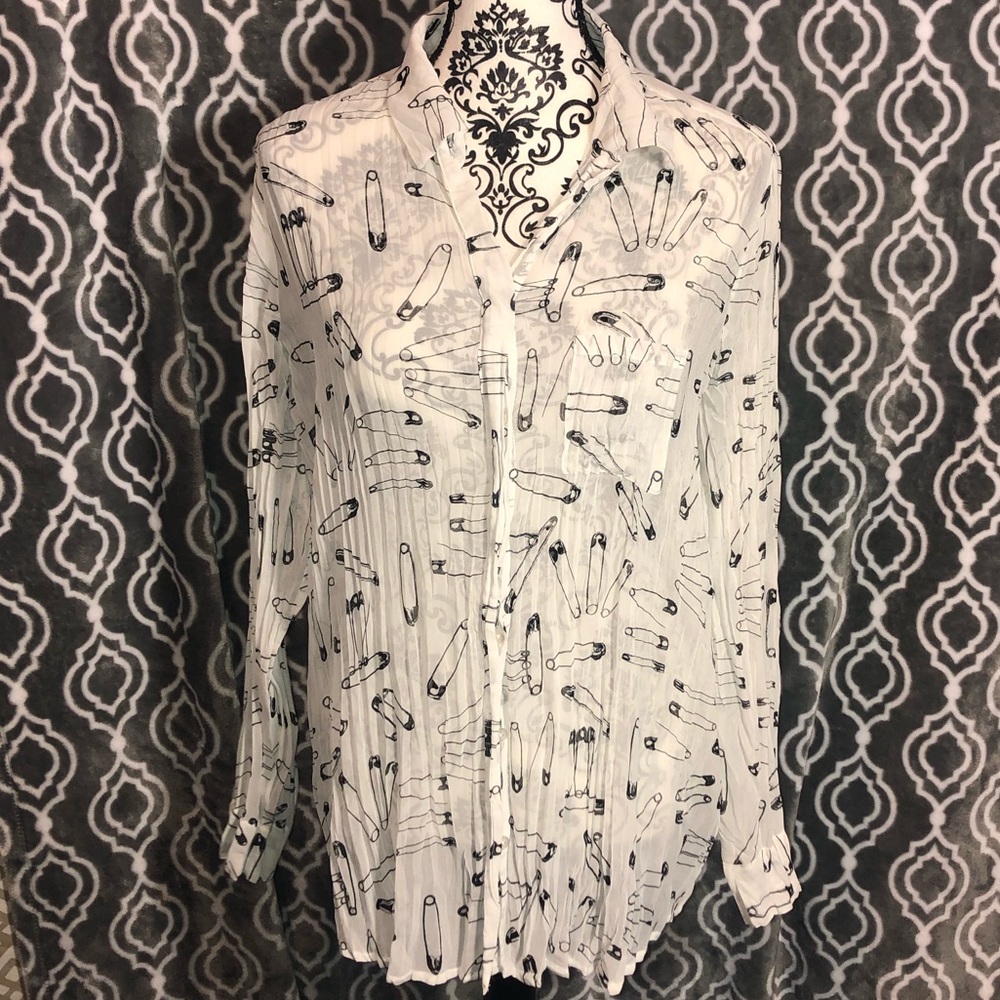 Women’s Rock & Republic Safety Pin Button Down. - Picture 1 of 3